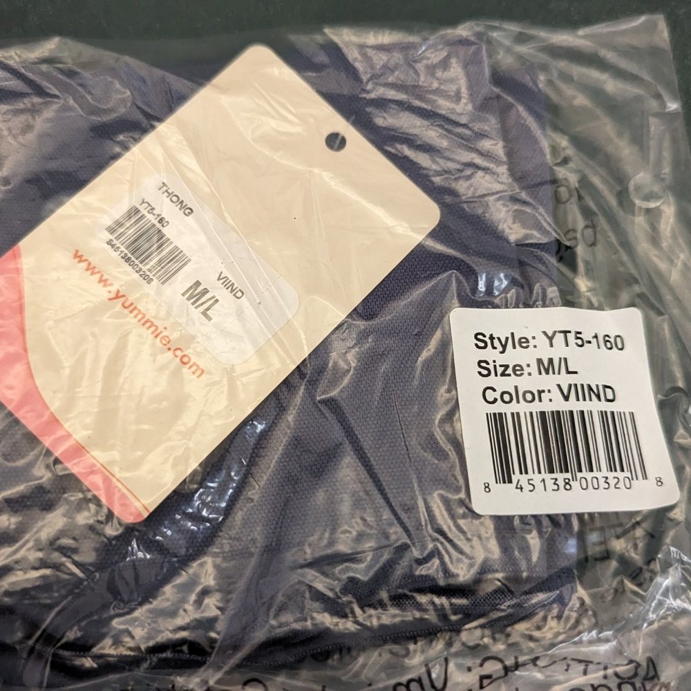 2 New Yummie ultralight thongs M/L - Picture 4 of 5